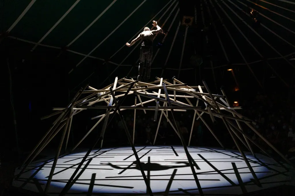 Le cirque ici présente “Où ça”　ル・シルク・イシ Cirque ici / Johann Le Guillerm › Noorderzon